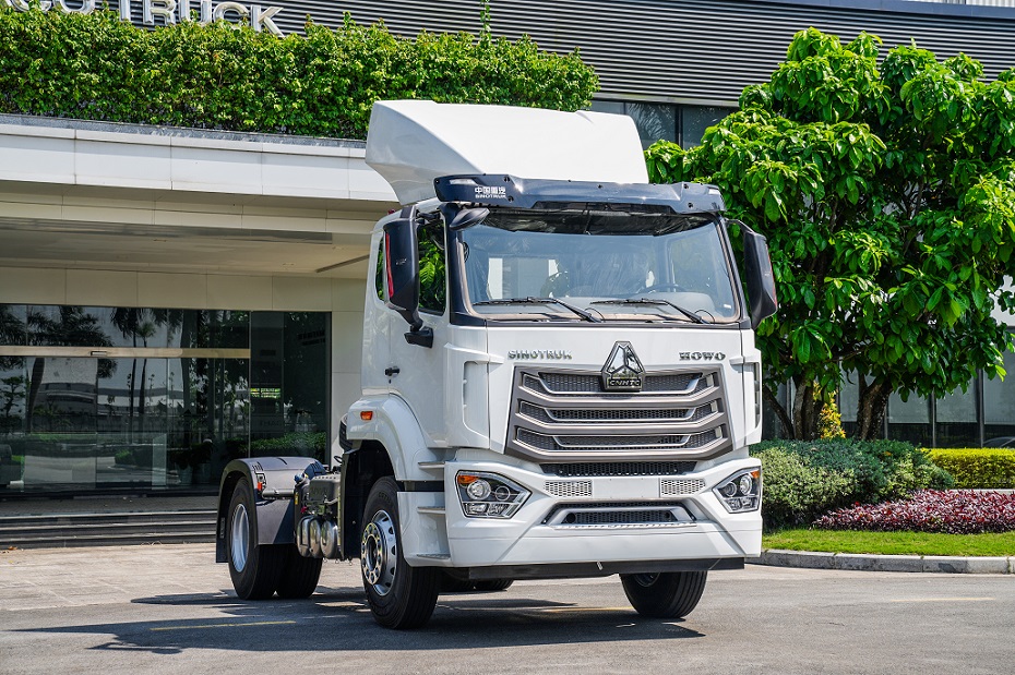 ĐẦU KÉO HOWO SINOTRUK 1 CẦU NX300 4×2 MÁY WEICHAI